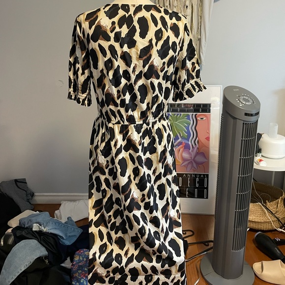 Influence shirred sleeve dress with button front in leopard print - Picture 5 of 5